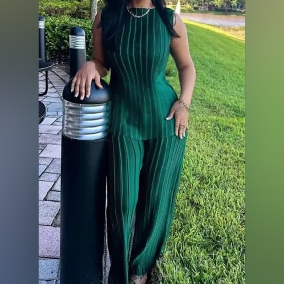 Zara Co-ord Set pleated top & pleated pants raw hems green Sz L NWT - Picture 3 of 16